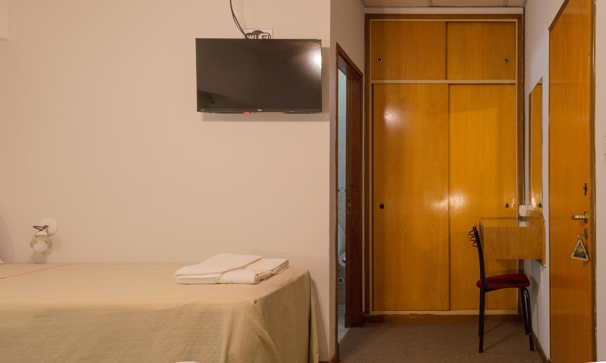 Hotel De Cine Las Golondrinas Villa Gesell Rum bild