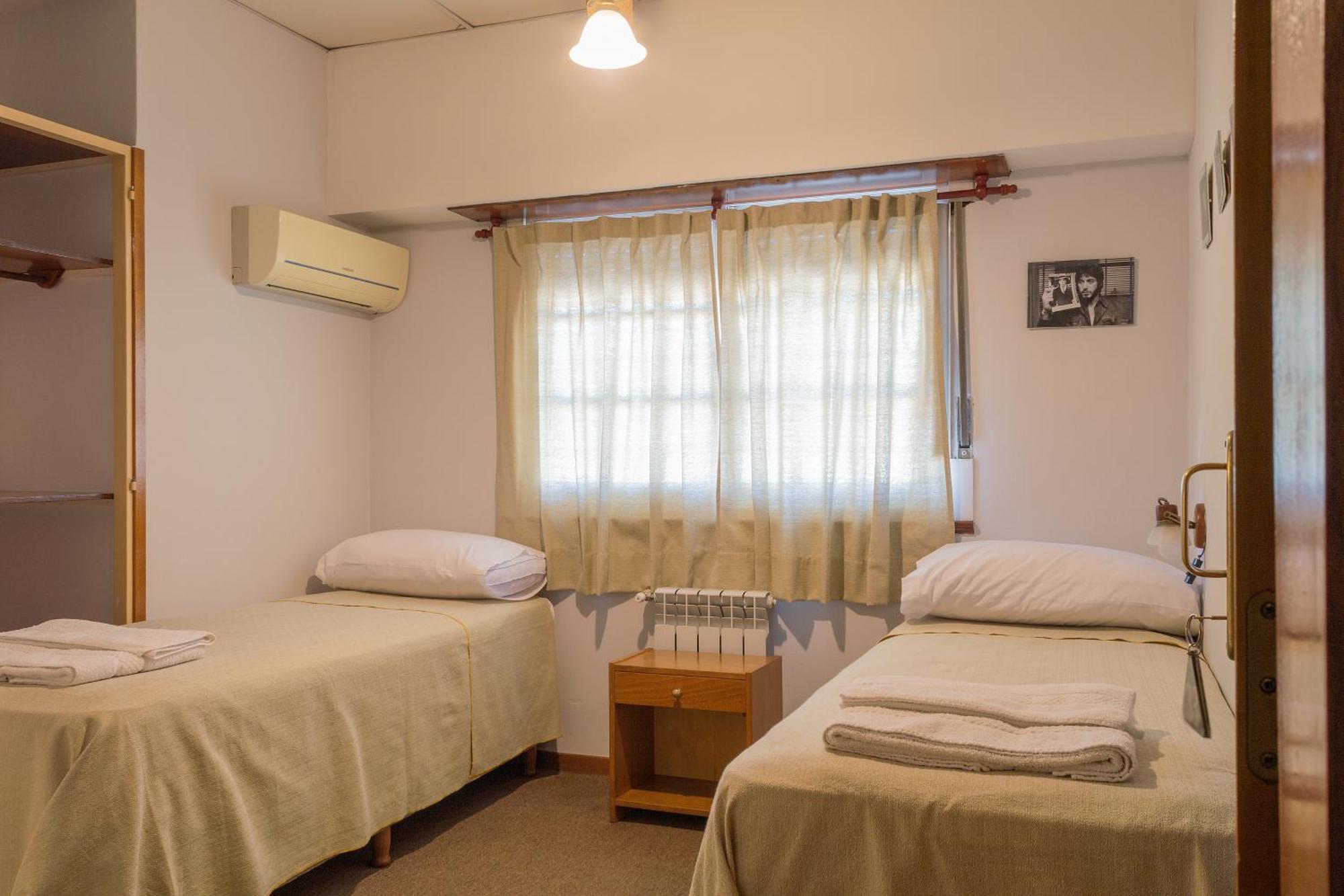 Hotel De Cine Las Golondrinas Villa Gesell Rum bild